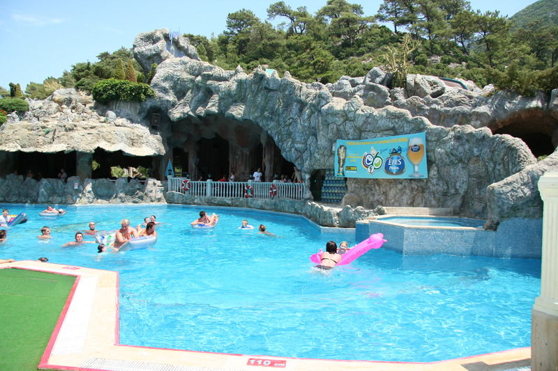 Grand Aquarium Apart İçmeler Eksteriør billede