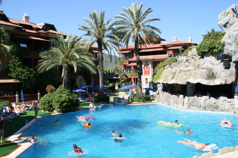 Grand Aquarium Apart İçmeler Eksteriør billede