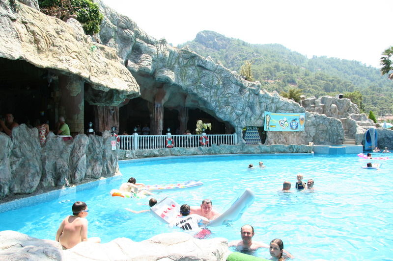 Grand Aquarium Apart İçmeler Eksteriør billede